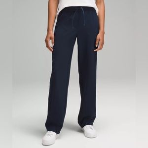 EUC Lululemon Straight-Leg Mid-Rise Pant Luxtreme